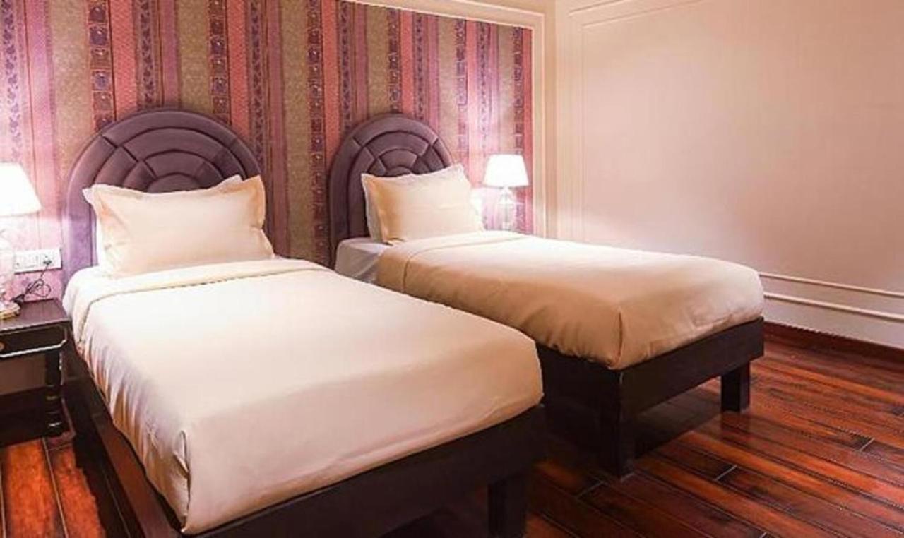 Fabhotel Prime The Seven Seeds New Delhi Bagian luar foto