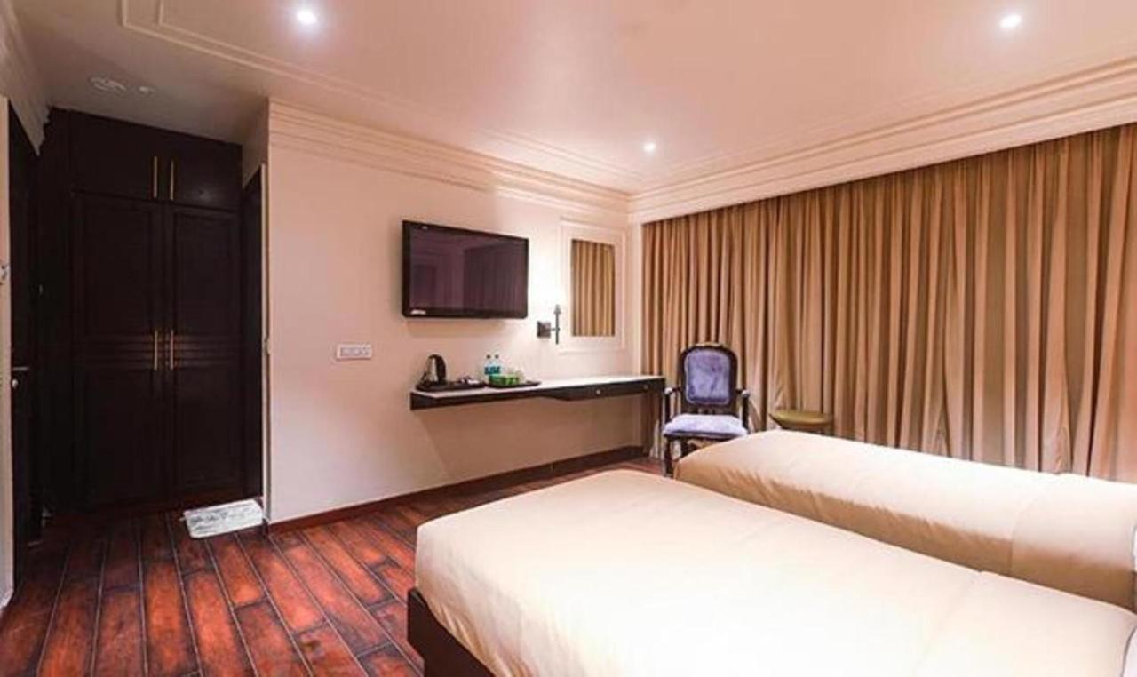 Fabhotel Prime The Seven Seeds New Delhi Bagian luar foto